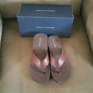 Nwt Tommy flip flops